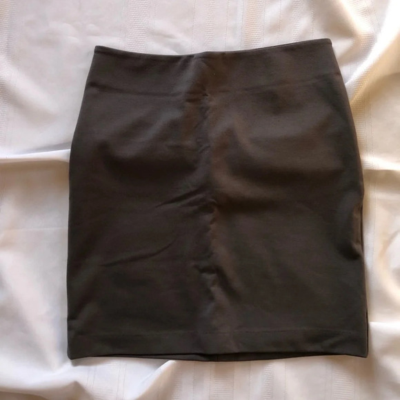 Stretchy Pencil  Skirt - Picture 1 of 12